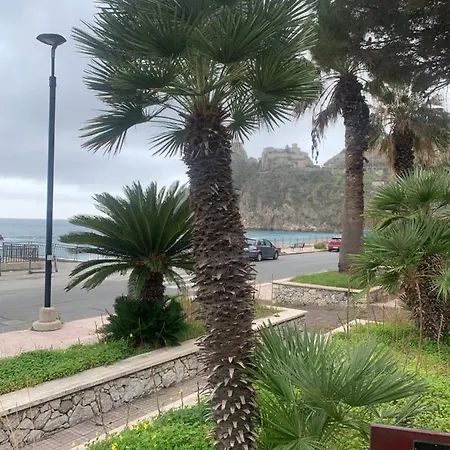 Appartamento Albatros Fronte Spiaggia SantʼAlessio Siculo